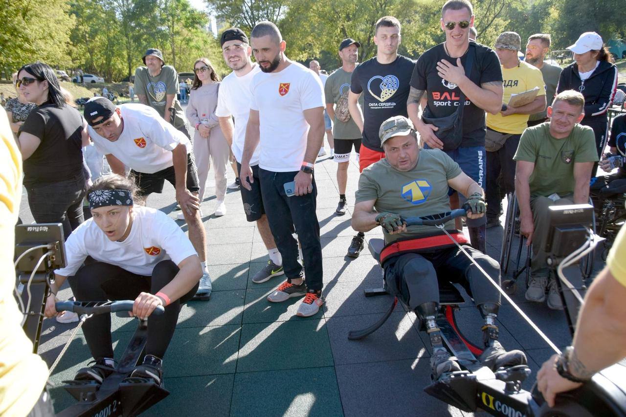 Military athletes competing in rowing